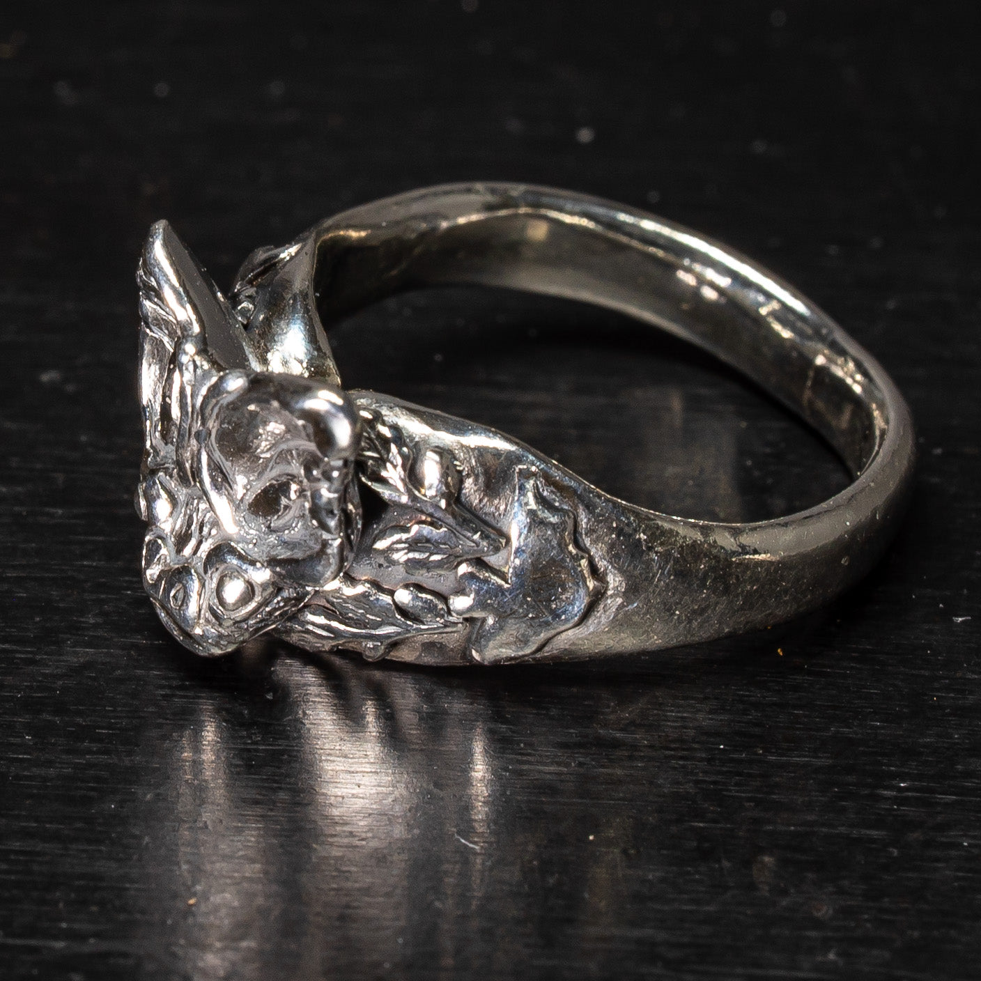 side view of silver alternative bat ring