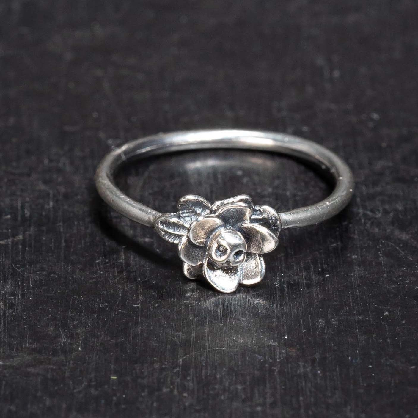 Silver poisonous plant inspired ring