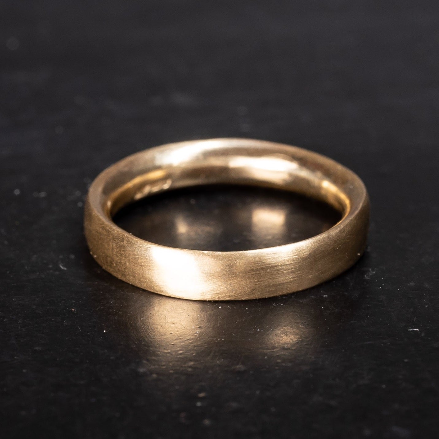 Smooth 4mm wedding ring band
