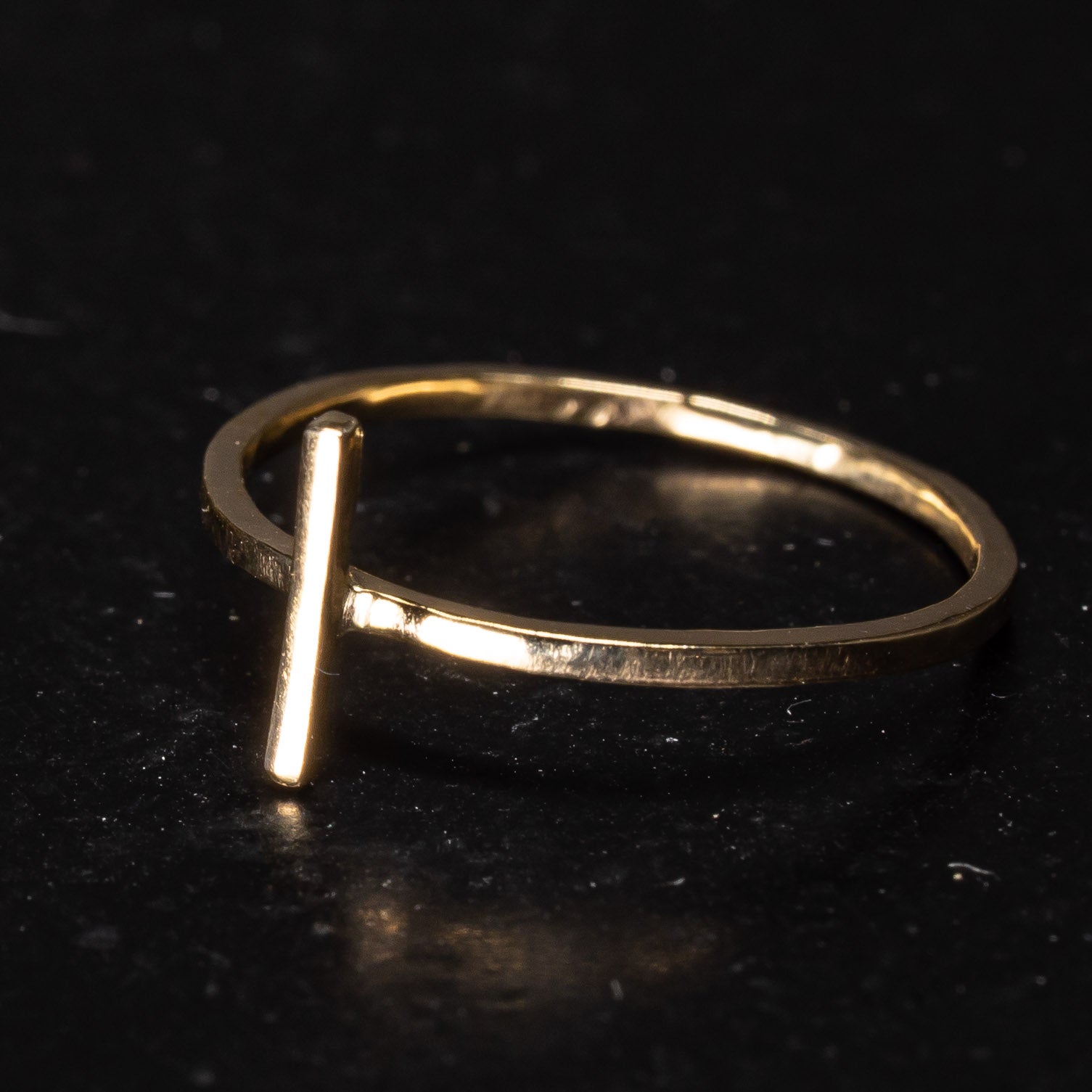 simple gold ring with crossed line detail