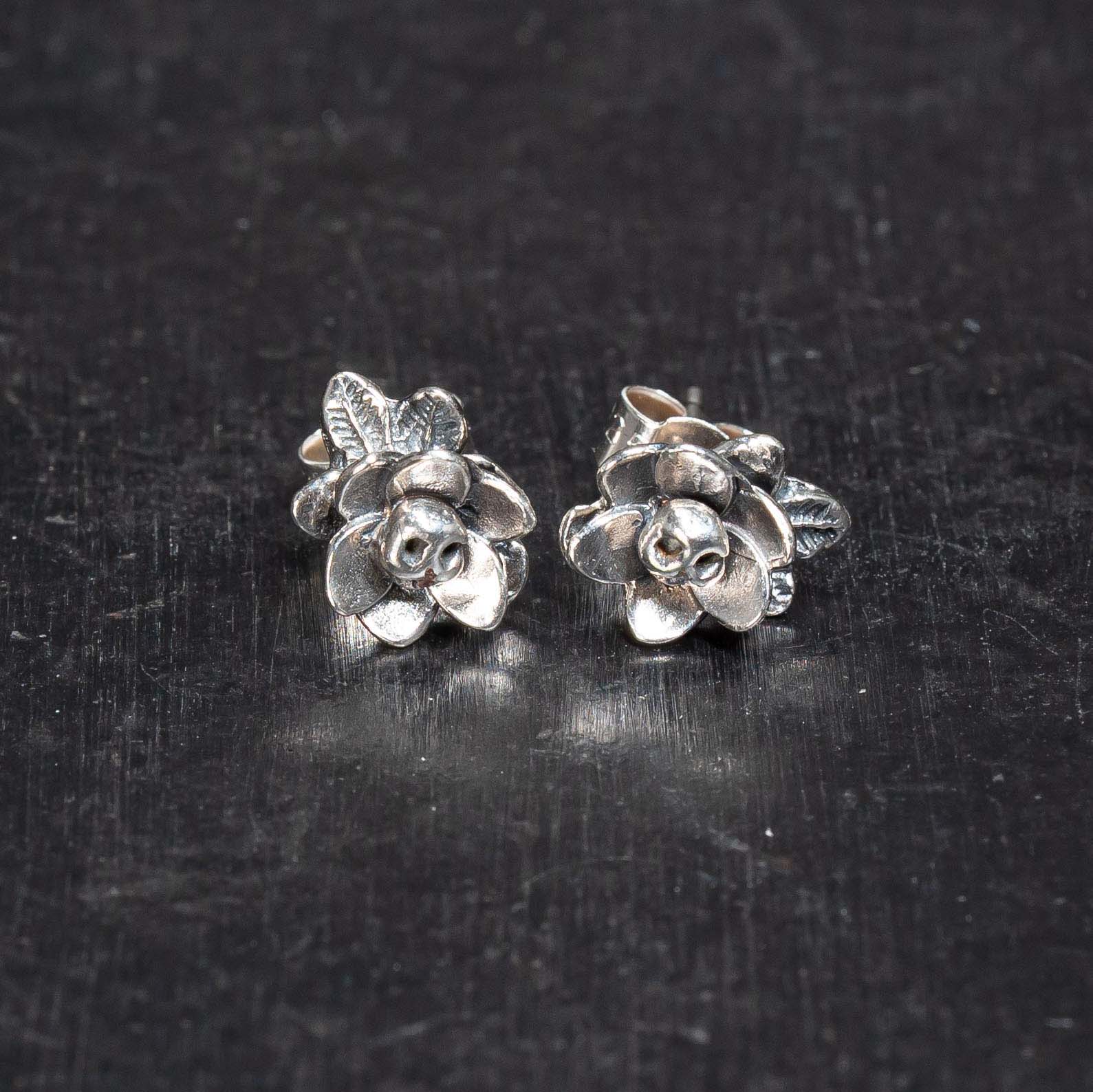 Belladonna plant earrings with skull detail
